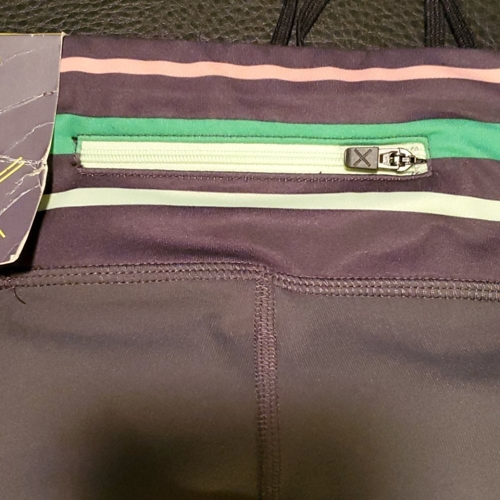 Xersion fitted Capris - Picture 5 of 8